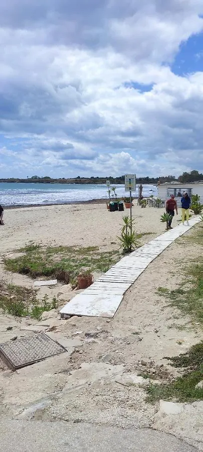 Appartamenti In Villa Polimnia Fontane Bianche Feriehus