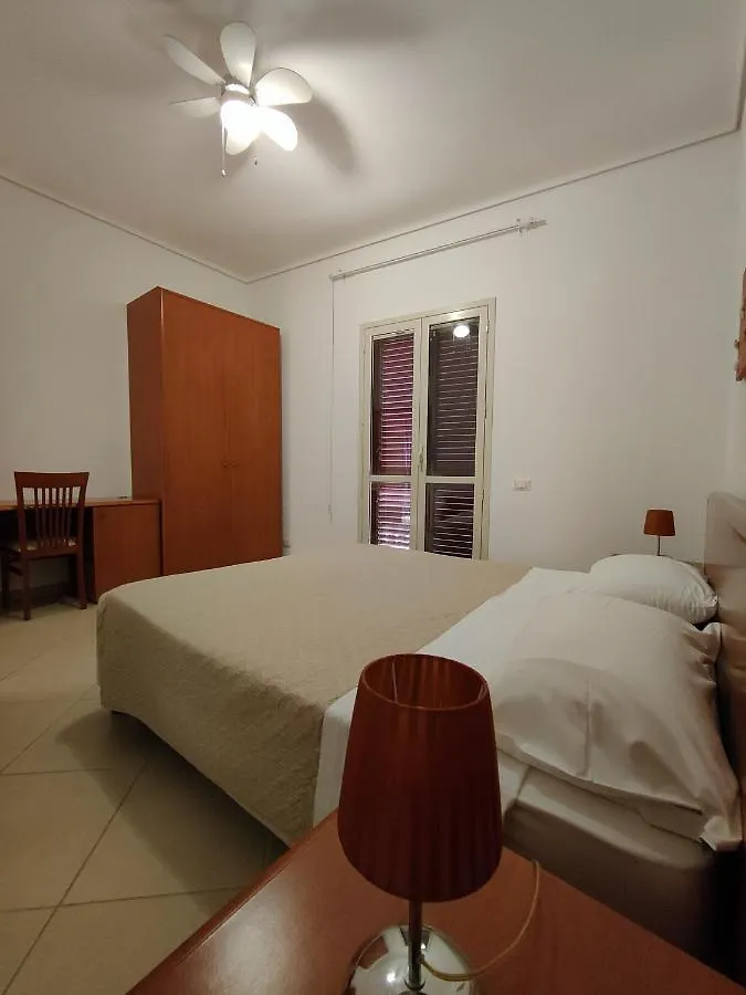 Appartamenti In Villa Polimnia Fontane Bianche Feriehus