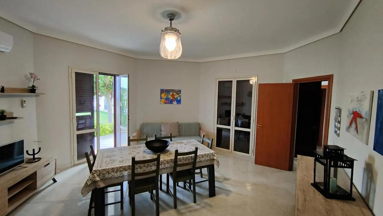 Feriehus Appartamenti In Villa Polimnia Fontane Bianche