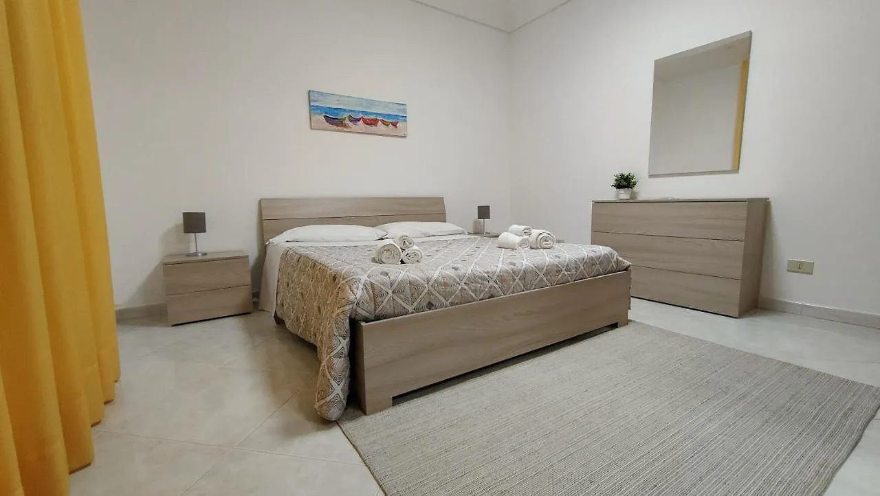 Appartamenti In Villa Polimnia Fontane Bianche Feriehus